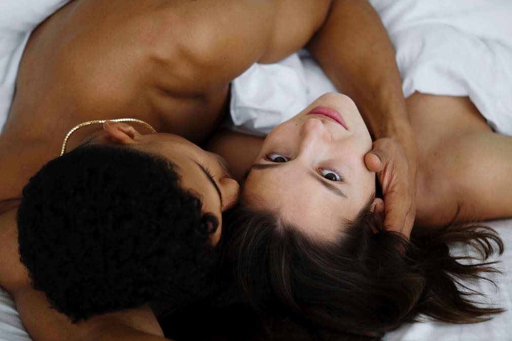4 сценария, как удивить мужчину в постели