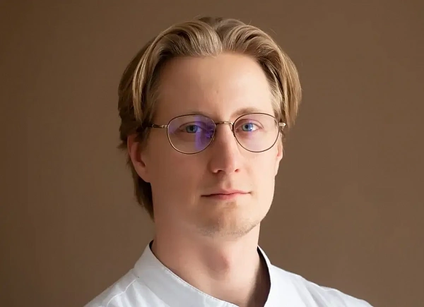Дмитрий Карелин